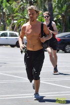 Derek Hough : derek-hough-1468517297.jpg