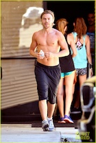 Derek Hough : derek-hough-1469293292.jpg