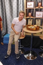 Derek Hough : derek-hough-1490151020.jpg