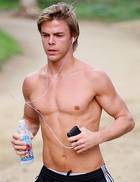 Derek Hough : derekhough_1281464289.jpg