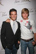 Derek Hough : derekhough_1295642368.jpg