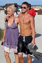 Derek Hough : derekhough_1311516832.jpg