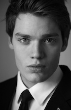 Dominic Sherwood : dominic-sherwood-1455498719.jpg