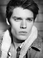 Dominic Sherwood : dominic-sherwood-1455498806.jpg