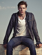 Dominic Sherwood : dominic-sherwood-1455498812.jpg