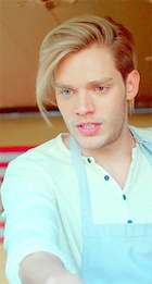 Dominic Sherwood : dominic-sherwood-1458419445.jpg