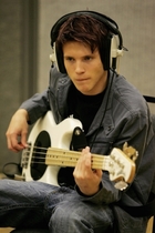 Dougie Poynter : TI4U_u1145120688.jpg