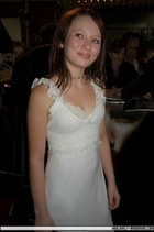 Emily Browning : TI4U_u1138231987.jpg