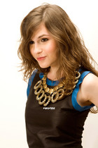 Erin Sanders : erinsanders_1275189544.jpg