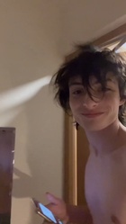 Finn Wolfhard : finn-wolfhard-1677082691.jpg