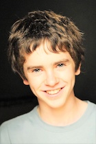 Freddie Highmore : freddie-highmore-1516330793.jpg