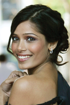 Freida Pinto : freida-pinto-1370210374.jpg