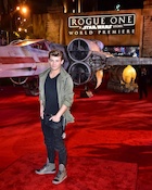 Garrett Clayton : garrett-clayton-1481519881.jpg