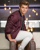 Garrett Clayton : garrett-clayton-1503939961.jpg