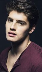 Gregg Sulkin : gregg-sulkin-1377387297.jpg