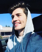 Gregg Sulkin : gregg-sulkin-1457812801.jpg