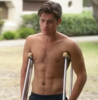 Gregg Sulkin : gregg-sulkin-1583534501.jpg