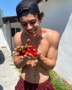 Hayes Grier : hayes-grier-1589421062.jpg