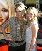 Hilary Duff : TI4U_u1253130058.jpg