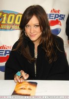 Hilary Duff : hillary_duff_1239949302.jpg