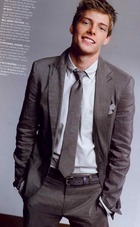 Hunter Parrish : hunter_parrish_1297031617.jpg