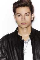 Jake T. Austin : jake-t-austin-1324570521.jpg