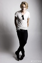 Jamie Campbell Bower : jamiecampbellbower_1255197792.jpg