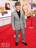 Jason Earles : jason_earles_1291299990.jpg