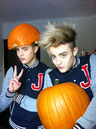 Jedward : jedward-1317143834.jpg