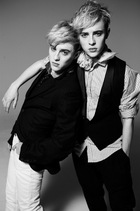 Jedward : jedward_1305733628.jpg