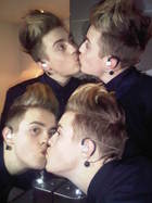 Jedward : jedward_1305733703.jpg