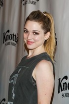 Jennifer Stone : jennifer-stone-1380986027.jpg