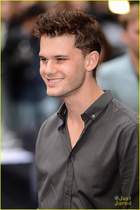 Jeremy Irvine : jeremy-irvine-1375888934.jpg