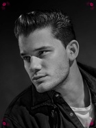 Jeremy Irvine : jeremy-irvine-1429895459.jpg