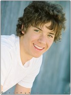 Jeremy Sumpter : TI4U_u1154709455.jpg