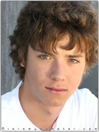 Jeremy Sumpter : TI4U_u1154709467.jpg