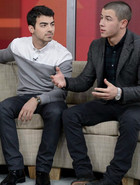 Joe Jonas : TI4U1395506061.jpg