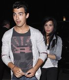 Joe Jonas : TI4U_u1271173396.jpg