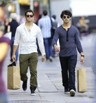 Joe Jonas : joe-jonas-1349625194.jpg