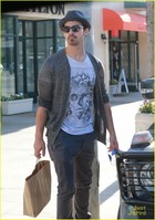 Joe Jonas : joe-jonas-1382375247.jpg