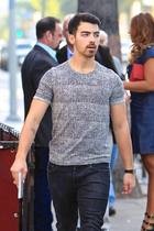 Joe Jonas : joe-jonas-1384376177.jpg