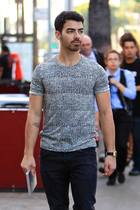 Joe Jonas : joe-jonas-1384376180.jpg