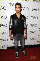 Joe Jonas : joejonas_1306121873.jpg