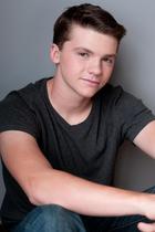 Joel Courtney : joel-courtney-1386169662.jpg