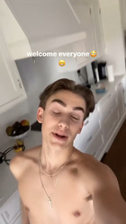 Johnny Orlando : johnny-orlando-1605119797.jpg