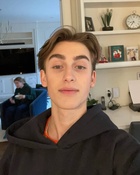 Johnny Orlando : johnny-orlando-1608680288.jpg