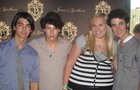 Jonas Brothers : TI4U_u1222747801.jpg