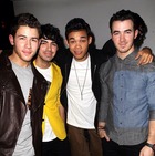 Jonas Brothers : jonas-brothers-1364058623.jpg