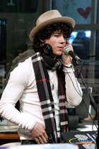 Jonas Brothers : jonas_brothers_1204738416.jpg