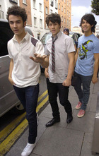 Jonas Brothers : jonas_brothers_1212938729.jpg